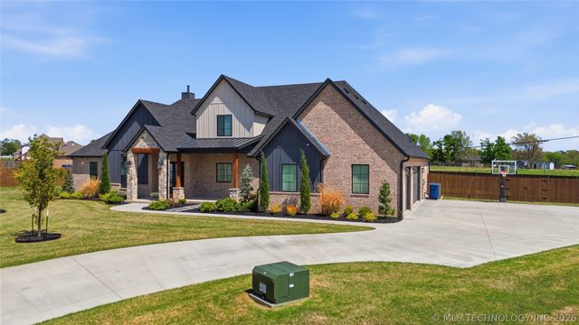 16011 E 106th Place N, Owasso, OK 74055