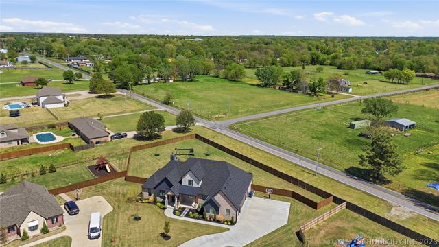 16011 E 106th Place N, Owasso, OK 74055