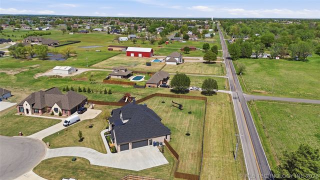 16011 E 106th Place N, Owasso, OK 74055