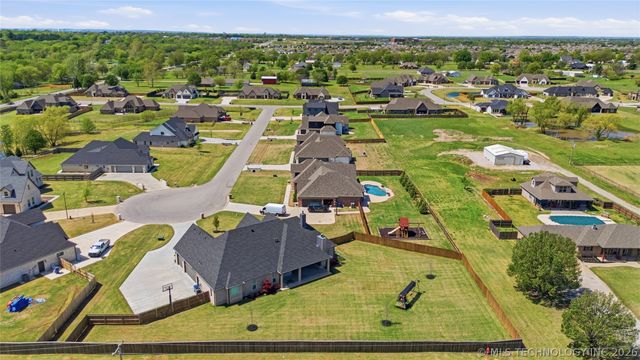 16011 E 106th Place N, Owasso, OK 74055