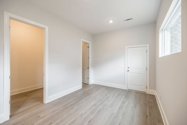 162 Oasis Dr, La Vergne, TN 37086