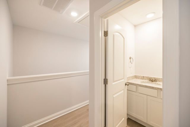 162 Oasis Dr, La Vergne, TN 37086