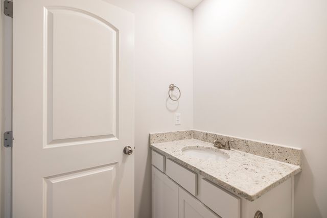 162 Oasis Dr, La Vergne, TN 37086