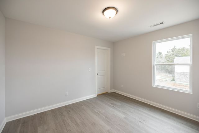 162 Oasis Dr, La Vergne, TN 37086