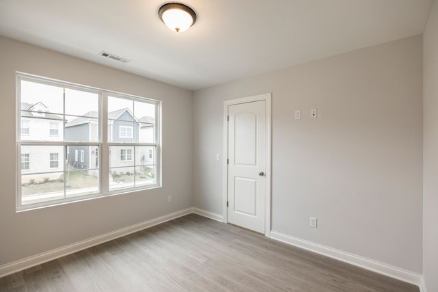 162 Oasis Dr, La Vergne, TN 37086