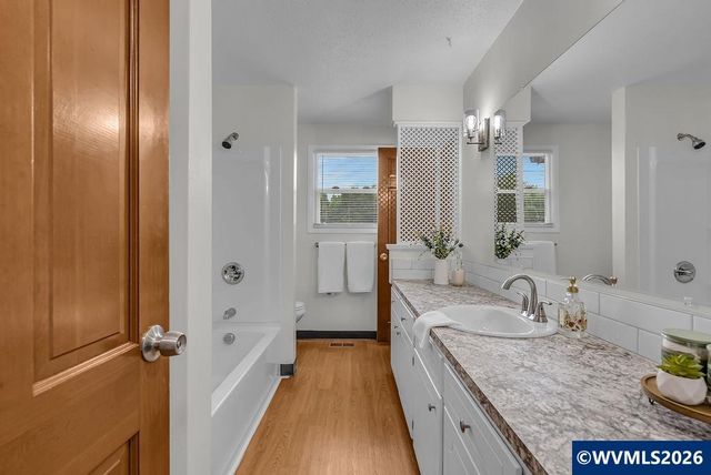 3764 Ivy St NE, Salem, OR 97305