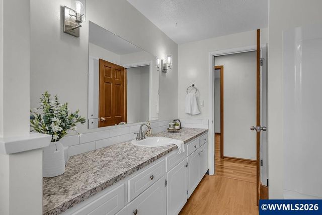 3764 Ivy St NE, Salem, OR 97305