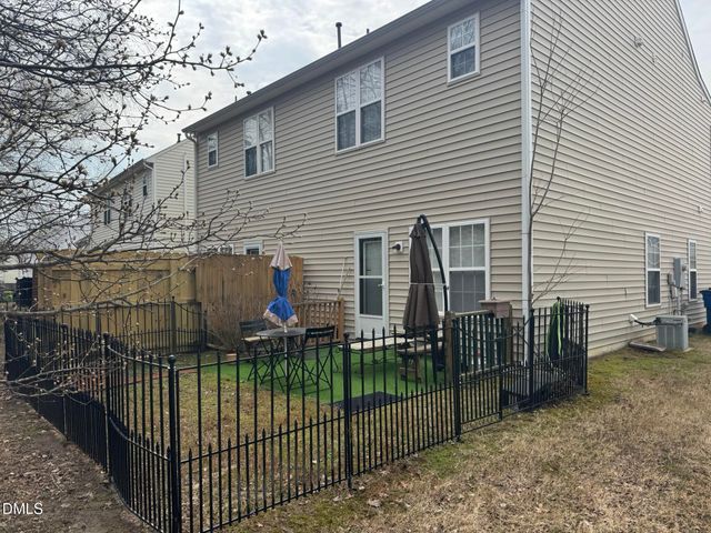 2044 Metacomet Way, Raleigh, NC 27604