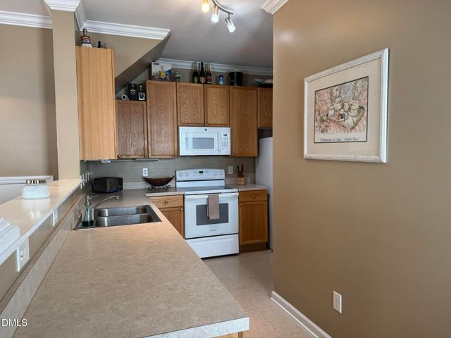 2044 Metacomet Way, Raleigh, NC 27604