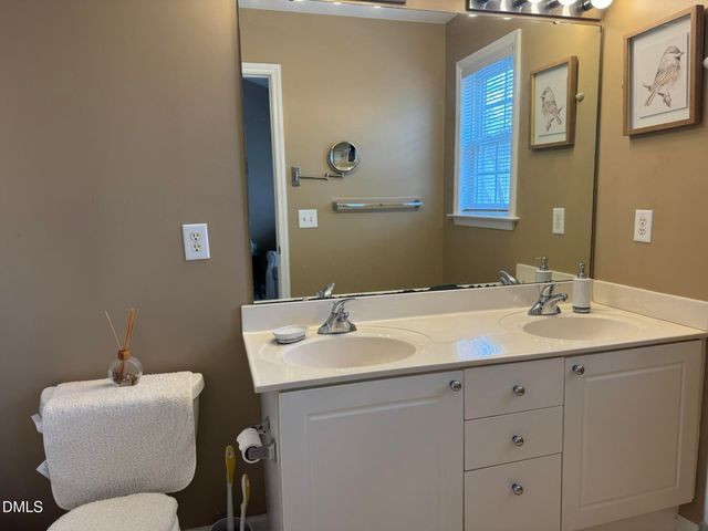 2044 Metacomet Way, Raleigh, NC 27604