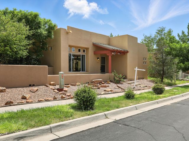 16 Coyote Pass Road, Santa Fe, NM 87508