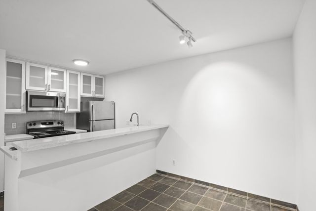 3602 Garrott Street Street 10, Houston, TX 77006