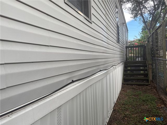 813 Blyth Road, Victoria, TX 77904