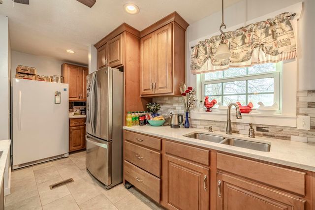 1896 PURDY BEAUTY HILL RD, Bethel Springs, TN 38315