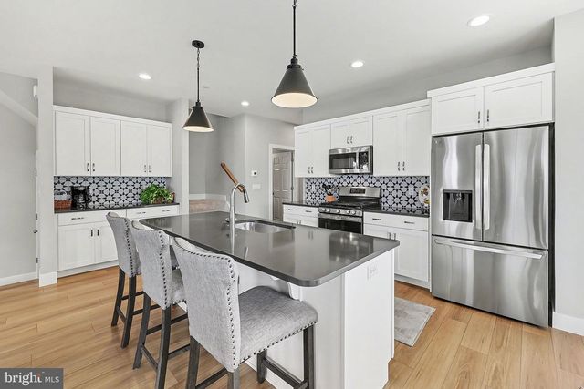 133 LARKIN DR, Mechanicsburg, PA 17055