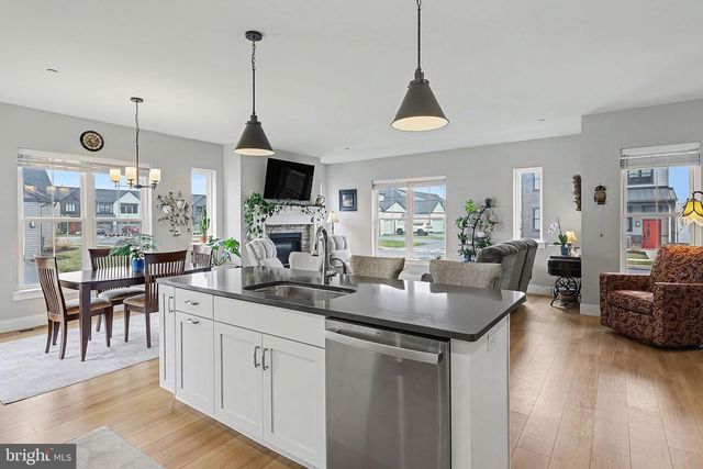 133 LARKIN DR, Mechanicsburg, PA 17055