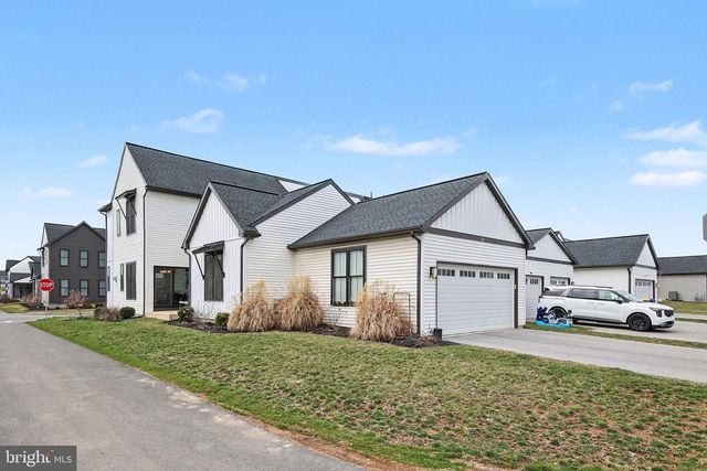 133 LARKIN DR, Mechanicsburg, PA 17055