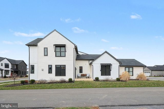 133 LARKIN DR, Mechanicsburg, PA 17055