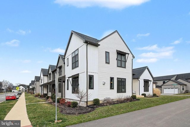 133 LARKIN DR, Mechanicsburg, PA 17055