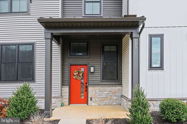 133 LARKIN DR, Mechanicsburg, PA 17055