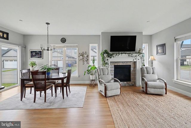 133 LARKIN DR, Mechanicsburg, PA 17055