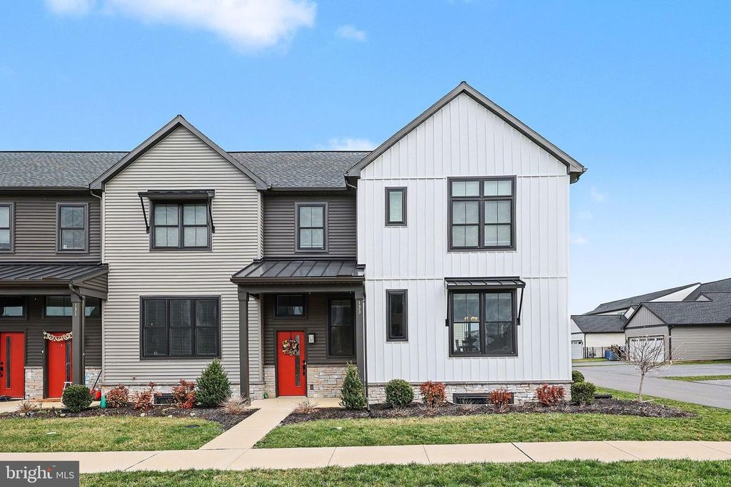 133 LARKIN DR, Mechanicsburg, PA 17055
