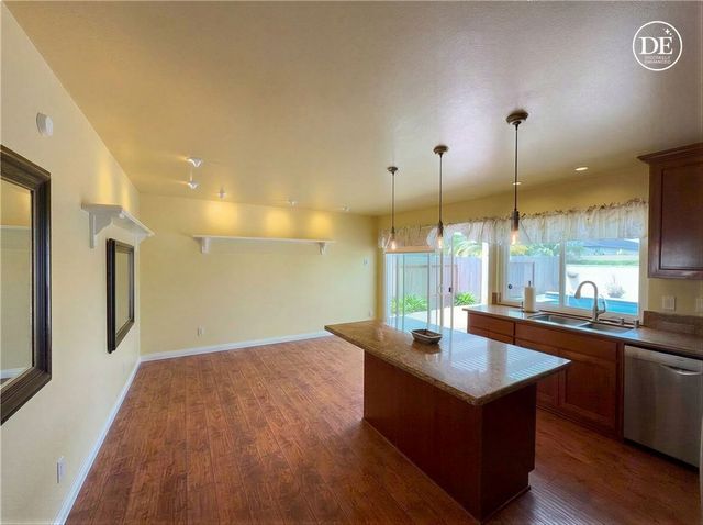 21081 White Horse Ln, Huntington Beach, CA 92646