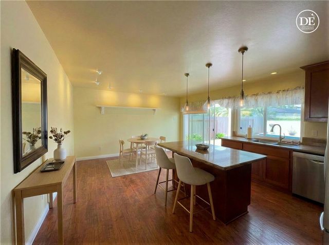 21081 White Horse Ln, Huntington Beach, CA 92646