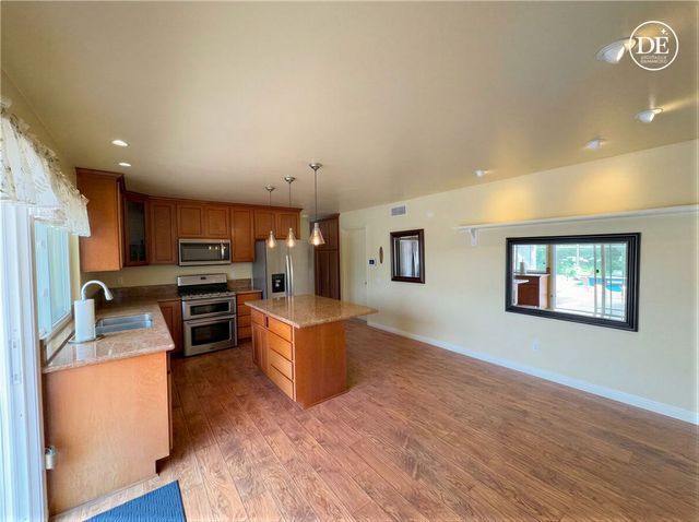21081 White Horse Ln, Huntington Beach, CA 92646