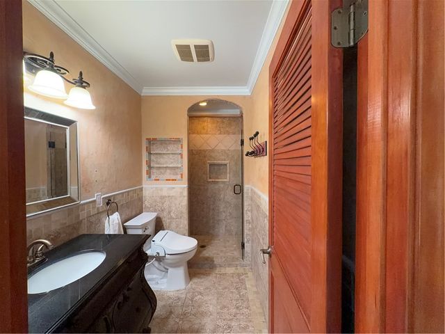 21081 White Horse Ln, Huntington Beach, CA 92646