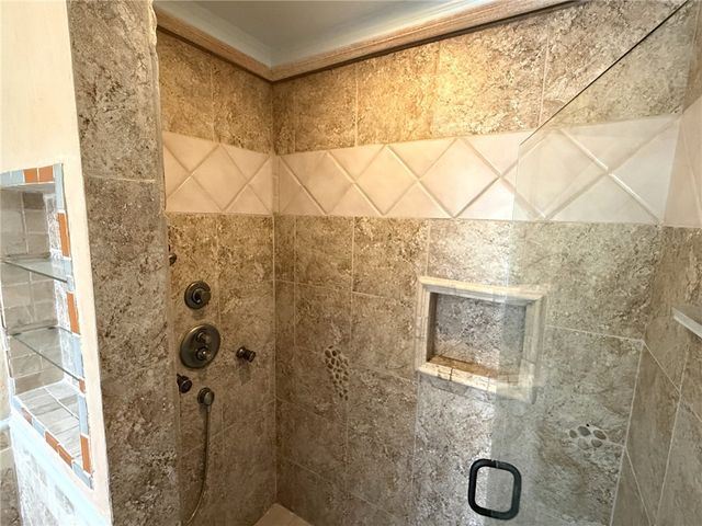 21081 White Horse Ln, Huntington Beach, CA 92646