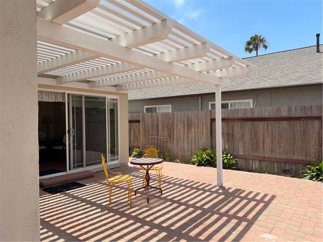 21081 White Horse Ln, Huntington Beach, CA 92646