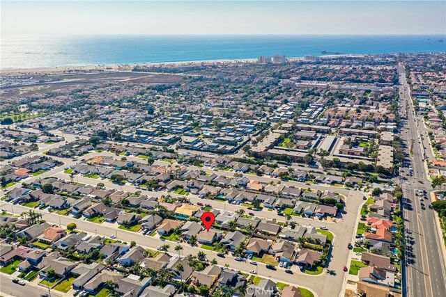 21081 White Horse Ln, Huntington Beach, CA 92646
