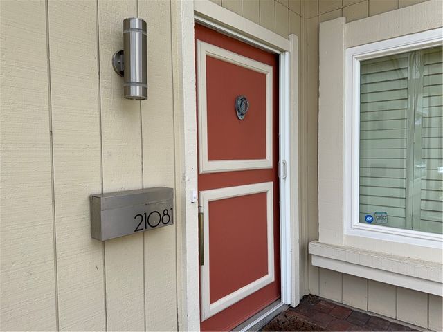 21081 White Horse Ln, Huntington Beach, CA 92646