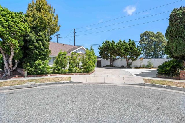 5736 Coke Ave, Lakewood, CA 90712