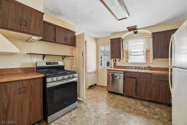 230 Sandford Ave, North Plainfield Boro, NJ 07060