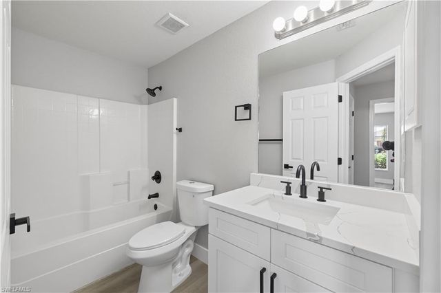 930 NW Juanita PL, Cape Coral, FL 33993