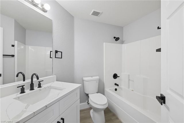930 NW Juanita PL, Cape Coral, FL 33993
