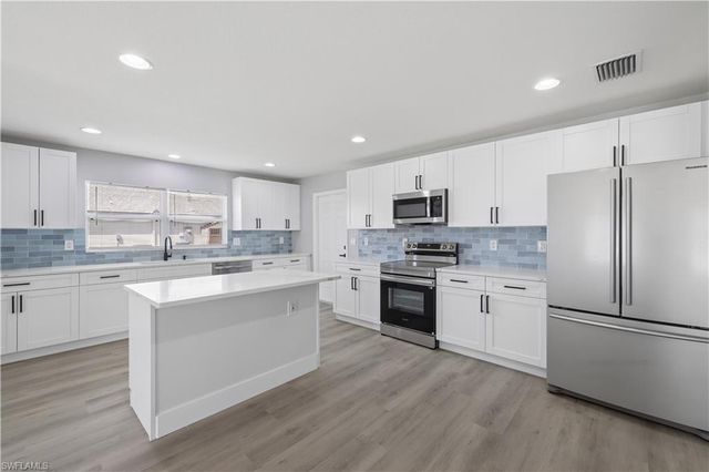 930 NW Juanita PL, Cape Coral, FL 33993