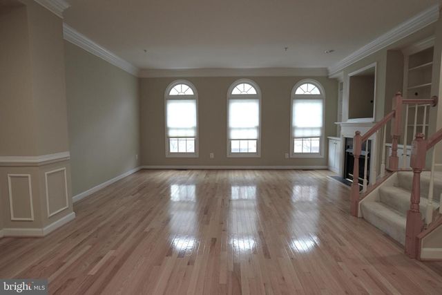 1609 LEEDS CASTLE DR, Vienna, VA 22182