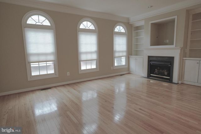 1609 LEEDS CASTLE DR, Vienna, VA 22182