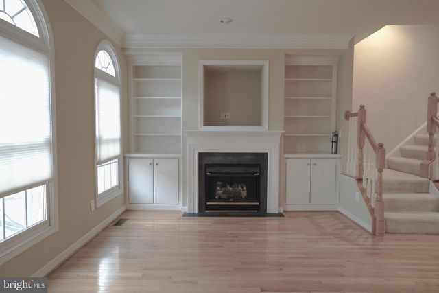 1609 LEEDS CASTLE DR, Vienna, VA 22182