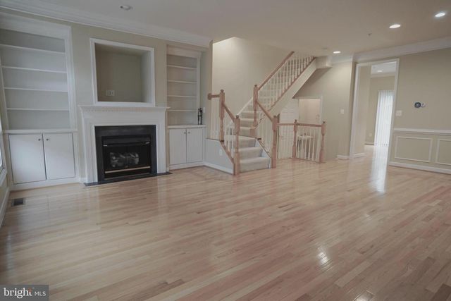 1609 LEEDS CASTLE DR, Vienna, VA 22182