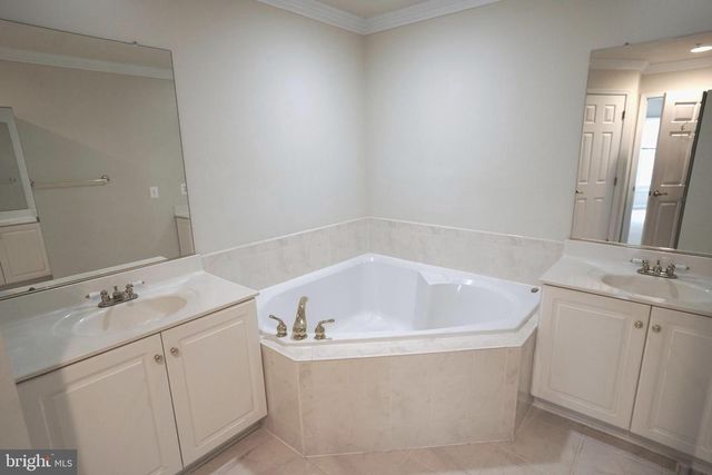 1609 LEEDS CASTLE DR, Vienna, VA 22182