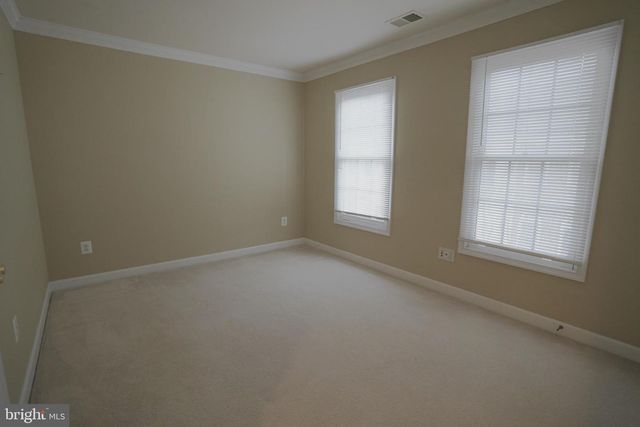 1609 LEEDS CASTLE DR, Vienna, VA 22182