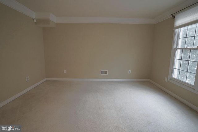 1609 LEEDS CASTLE DR, Vienna, VA 22182