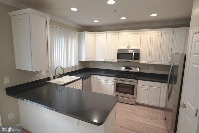 1609 LEEDS CASTLE DR, Vienna, VA 22182