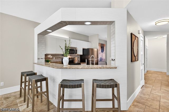 7100 Barrington CIR 101, Naples, FL 34108