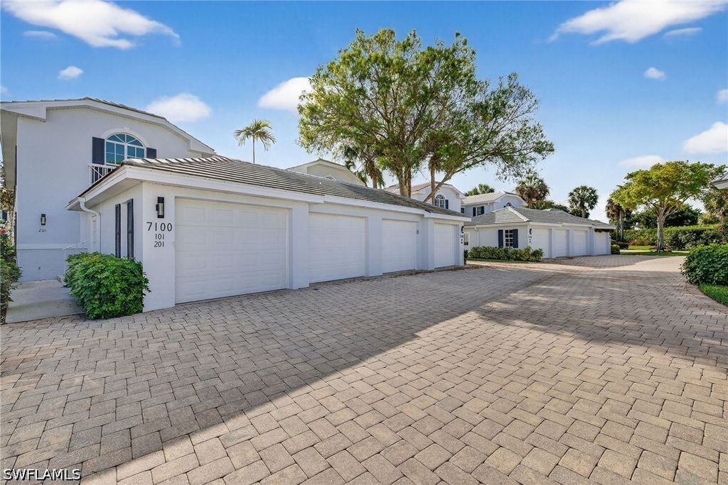 7100 Barrington CIR 101, Naples, FL 34108