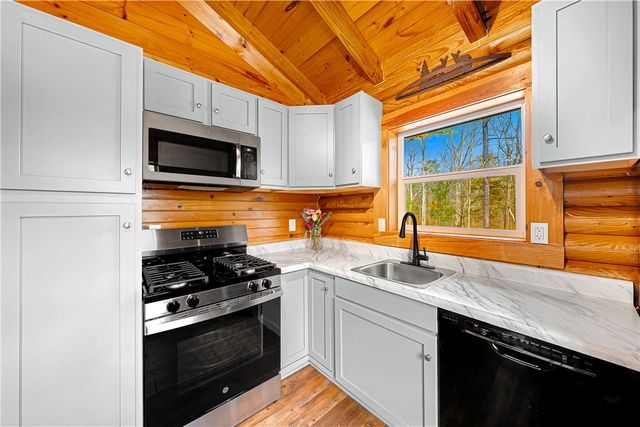 201 Lake Grove Lane, Townville, SC 29689